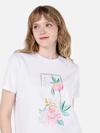 Normal Kesim Bisiklet Yaka Çiçek Baskılı Beyaz Kadın Kısa Kol Tişört Cl1067980
