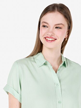 Normal Kesim Shirt Yaka Yeşil Kadın Kısa Kol Gömlek