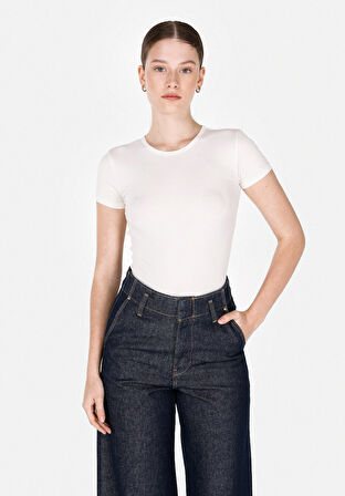 Slim Fit Yuvarlak Yaka Düz Kadın Ekru Kısa Kol Tişört