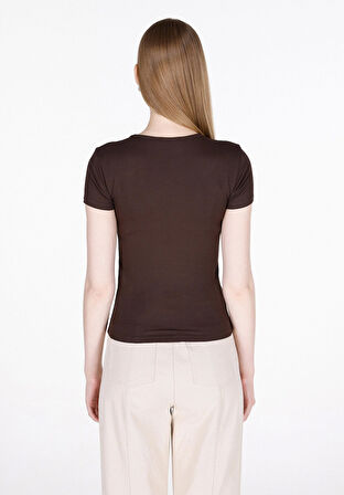 Slim Fit Yuvarlak Yaka Düz Kadın Kahverengi Kısa Kol Tişört Cl1068560