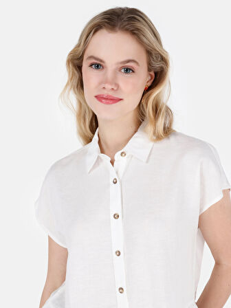 Normal Kesim Shirt Yaka Fırfır Detaylı Beyaz Kadın Kısa Kol Gömlek Cl1069199