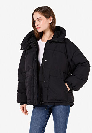 Regular Fit Kapüşonlu    Kadın Siyah Mont