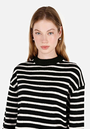 Regular Fit Yuvarlak Yaka  Kadın Siyah Kazak