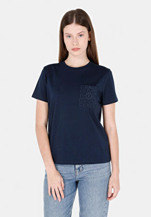 Regular Fit Yuvarlak Yaka Nakışlı Kadın Lacivert Kısa Kol Tişört Cl1071852