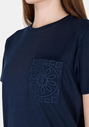 Regular Fit Yuvarlak Yaka Nakışlı Kadın Lacivert Kısa Kol Tişört Cl1071852