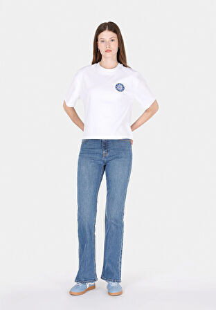 Regular Fit Yuvarlak Yaka Nakışlı Kadın Beyaz Kısa Kol Tişört Cl1072193