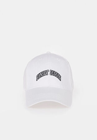 Kadın  Beyaz Şapka