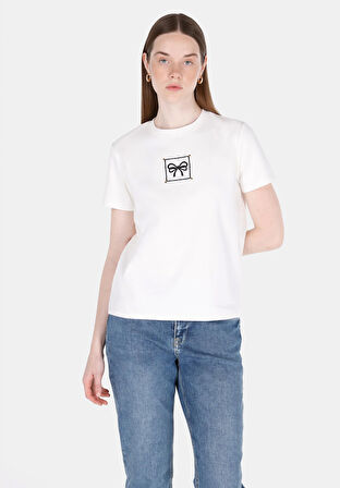 Regular Fit Yuvarlak Yaka Nakışlı Kadın Beyaz Kısa Kol Tişört Cl1073182