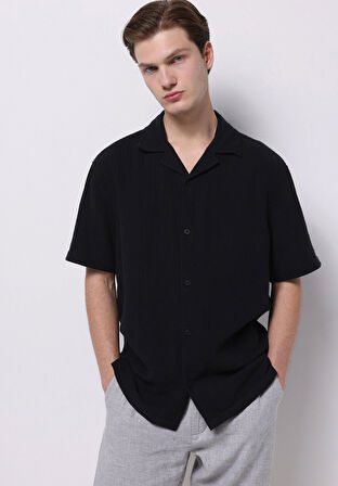 Comfort Fit Shirt Neck Jakarlı Erkek Siyah Kısa Kol Gömlek