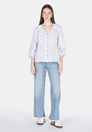 Regular Fit V Yaka Çizgili Kadın Beyaz Uzun Kol Gömlek Cl1073357