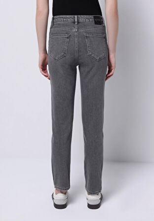 Slim Fit   Kadın Siyah Jean Pantolon
