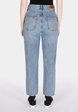 Straight Fit Yüksel Bel Düz Paça Kadın Light İndigo Denim Jean Pantolon