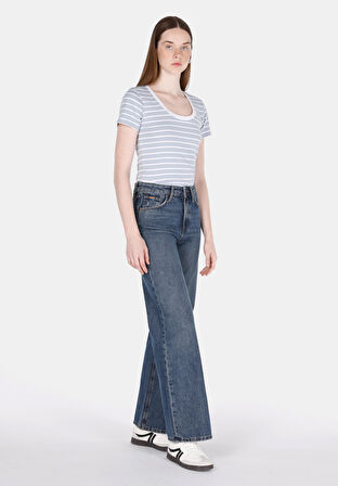 Slim Fit Kare Yaka Çizgili Kadın Mavi Kısa Kol Tişört Cl1073529
