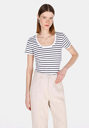 Slim Fit Kare Yaka Çizgili Kadın Beyaz Kısa Kol Tişört Cl1073529