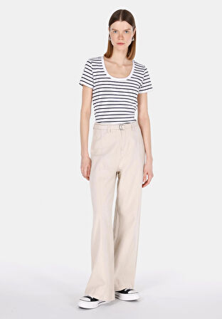 Slim Fit Kare Yaka Çizgili Kadın Beyaz Kısa Kol Tişört Cl1073529