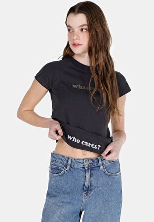 Slim Fit Yuvarlak Yaka Baskılı Kadın Antrasit Kısa Kol Tişört