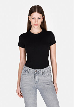 Slim Fit Yuvarlak Yaka Düz Kadın Siyah Kısa Kol Tişört Cl1073597