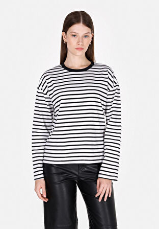 Regular Fit Yuvarlak Yaka Çizgili Kadın Siyah Uzun Kol Tişört Cl1073949