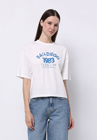 Regular Fit Yuvarlak Yaka Baskılı Kadın Beyaz Kısa Kol Tişört