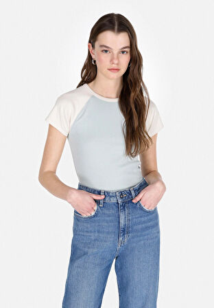 Slim Fit Yuvarlak Yaka Düz Kadın Yeşil Kısa Kol Tişört