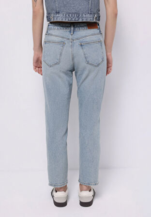 Mom Fit Yüksel Bel Daralan Paça Kadın Açik İndigo Jean Pantolon