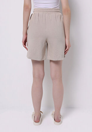 Regular Fit Orta Bel Baskılı Kadın Bej Şort