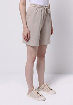 Regular Fit Orta Bel Baskılı Kadın Bej Şort