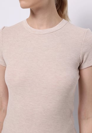 Slim Fit Yuvarlak Yaka Düz Kadın Bej Kısa Kol Tişört