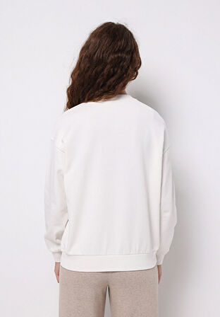 Regular Fit Yuvarlak Yaka Baskılı Kadın Beyaz Sweatshirt