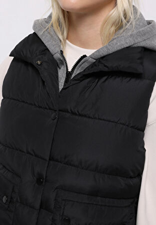 Regular Fit Kapüşonlu Fermuarlı Astarlı Suya Dayanıklı Kadın Siyah Yelek