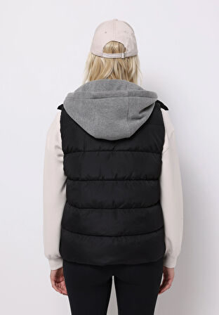 Regular Fit Kapüşonlu Fermuarlı Astarlı Suya Dayanıklı Kadın Siyah Yelek