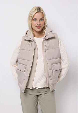 Regular Fit Kapüşonlu Fermuarlı Astarlı Suya Dayanıklı Kadın Ekru Yelek