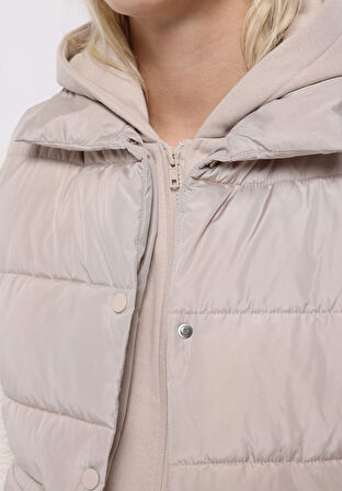 Regular Fit Kapüşonlu Fermuarlı Astarlı Suya Dayanıklı Kadın Ekru Yelek