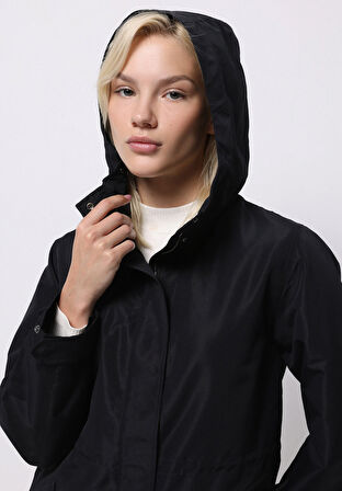Regular Fit     Kadın Siyah Yağmurluk