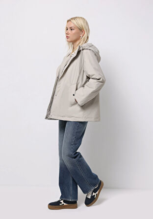 Regular Fit     Kadın Taş Yağmurluk