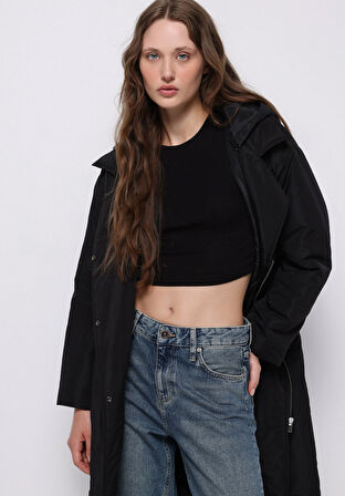 Regular Fit Kapüşonlu Fermuarlı Astarlı Çıkarılabilir Kapüşonlu Kadın Siyah Kaban