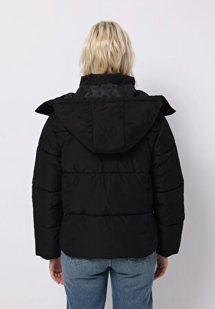 Regular Fit Kapüşonlu Fermuarlı Astarlı Çıkarılabilir Kapüşonlu Kadın Siyah Mont