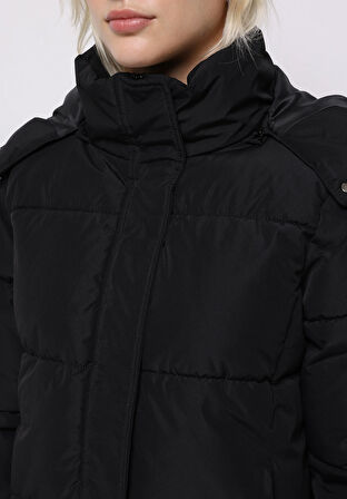 Regular Fit Kapüşonlu Fermuarlı Astarlı Çıkarılabilir Kapüşonlu Kadın Siyah Mont