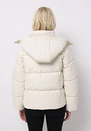 Regular Fit Kapüşonlu Fermuarlı Astarlı Çıkarılabilir Kapüşonlu Kadın Ekru Mont
