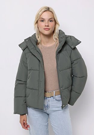 Regular Fit Kapüşonlu Fermuarlı Astarlı Çıkarılabilir Kapüşonlu Kadın Yeşil Mont