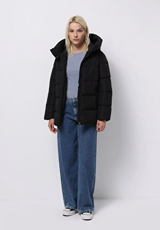 Regular Fit Kapüşonlu Fermuarlı Astarlı Suya Dayanıklı Kadın Siyah Mont