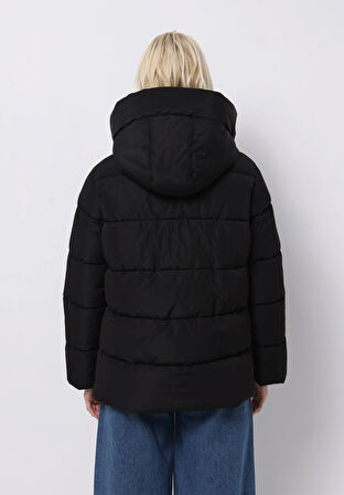 Regular Fit Kapüşonlu Fermuarlı Astarlı Suya Dayanıklı Kadın Siyah Mont