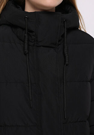 Regular Fit Kapüşonlu Fermuarlı Astarlı Suya Dayanıklı Kadın Siyah Kaban