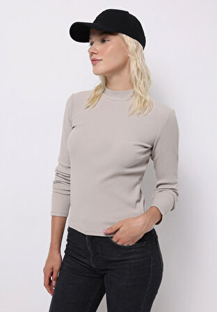 Slim Fit Yarım Balıkçı Yaka Düz Kadın Bej Tişört