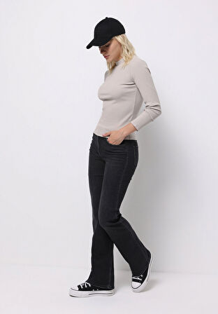 Slim Fit Yarım Balıkçı Yaka Düz Kadın Bej Tişört