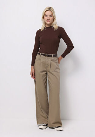 Slim Fit Yarım Balıkçı Yaka Düz Kadın Kahverengi Tişört