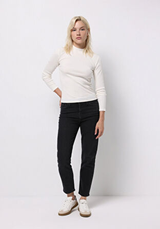 Slim Fit Yarım Balıkçı Yaka Düz Kadın Beyaz Tişört