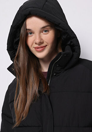 Regular Fit Kapüşonlu Fermuarlı Astarlı Suya Dayanıklı Kadın Siyah Kaban