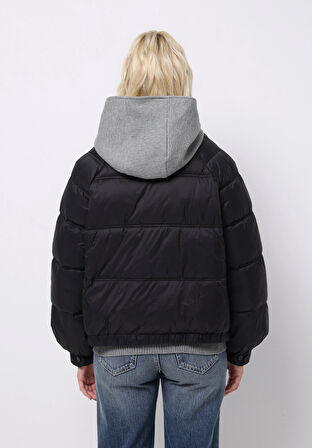 Regular Fit Kapüşonlu Fermuarlı Astarlı Suya Dayanıklı Kadın Siyah Mont