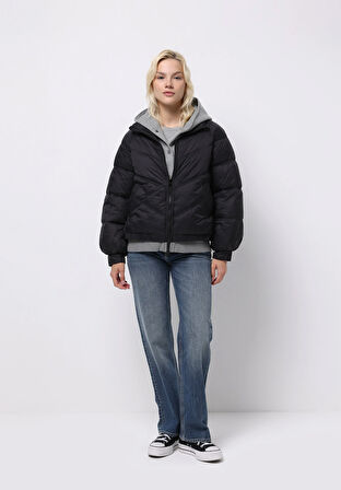 Regular Fit Kapüşonlu Fermuarlı Astarlı Suya Dayanıklı Kadın Siyah Mont